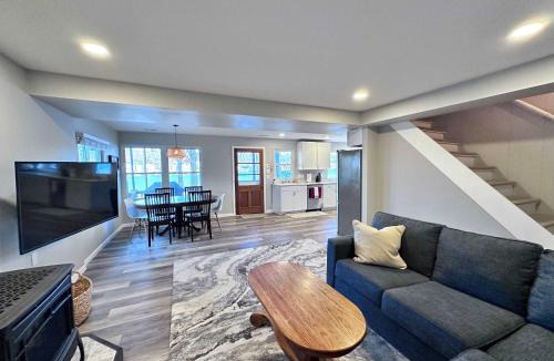 Sunrise Beach House | Red Deer Cabin - Stay for 8