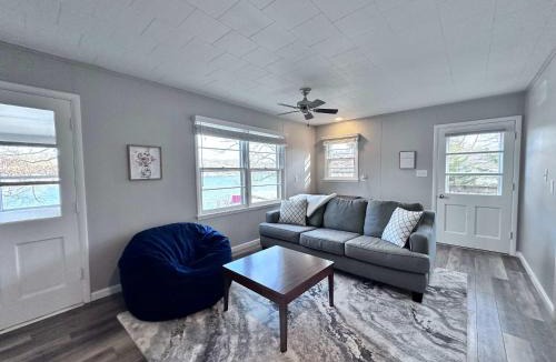 Sunrise Beach House | Red Deer Cabin - Stay for 8