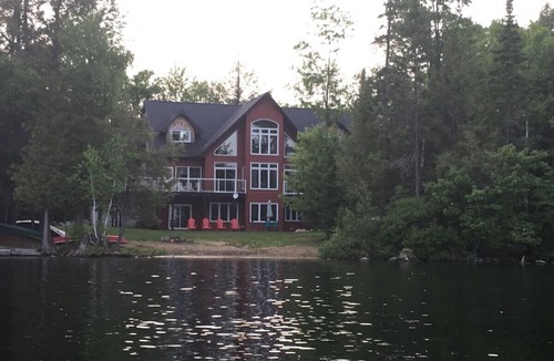 Kearney Cottage | Red Devil Six Bedroom Cottage Private Beach