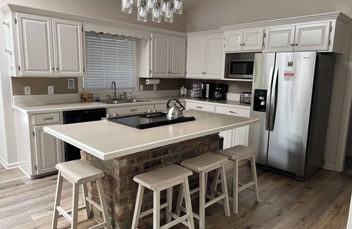 Downsville House | Red Dirt Retreat: Newly Renovated Lakefront Property with Covered Parking