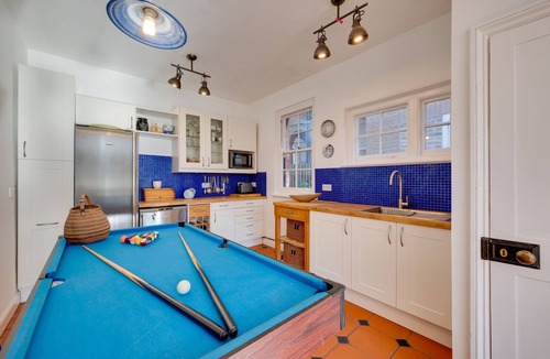 Canterbury House | Red Doors - Five Bedroom House, Sleeps 9
