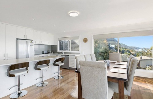 Lorne House | Red Dorman - Treat Yourself With Panoramic Views