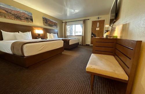 Tusayan Hotel | Red Feather Lodge/Hotel