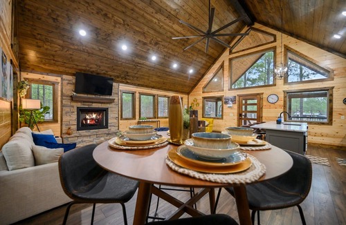 Pickens Cabin | Red Fern Cabin Beauty Awaits