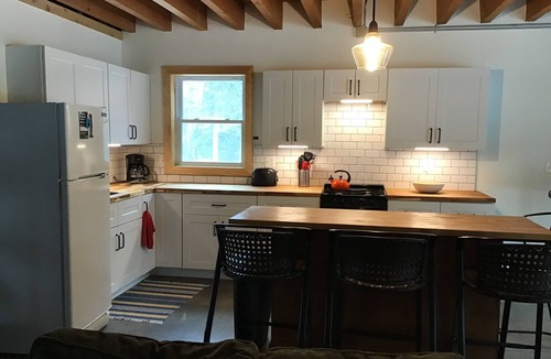 Grand Marais Cabin | RED FOX CABIN ON DEVIL TRACK LAKE IN GRAND MARAIS, MN! CHARMING & REFINED!