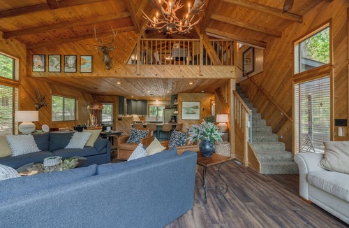 Wright City Ski Chalet | Red Fox Lodge by Innsbrook Vacations!