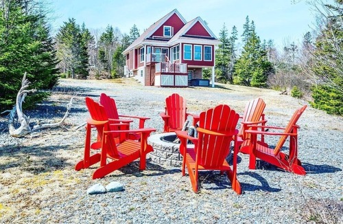 Halifax County Cottage | Red Harbour Hideaway with Hot Tub