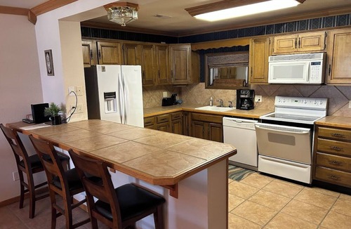 Marion House | Red Haven Retreat - County Lake & Park