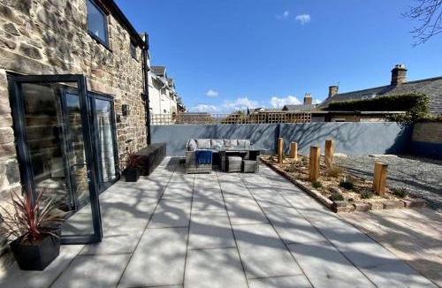 Craster House | Red Herring