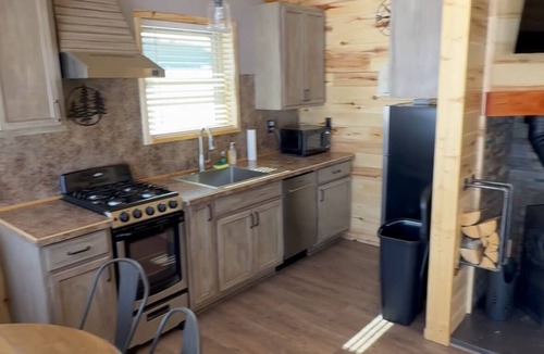 Antonito Cabin | Red Iron Cabin-Cozy 1 bedroom Cabin surrounded by National Forest.
