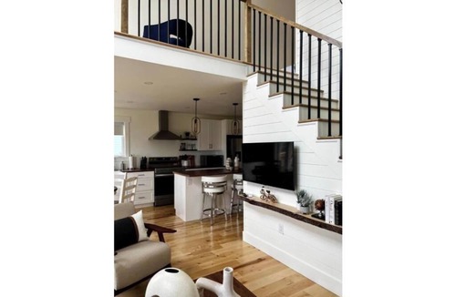 Rocky Harbour Ski Chalet | Red King Suite Superior Chalet