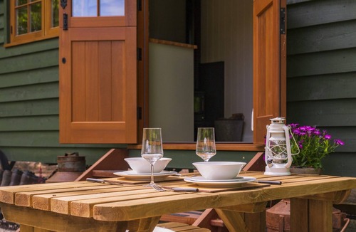 Maidensgrove Apartment | Red Kite Retreat - Allium - Shepherds Hut 2