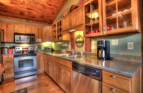 Sevierville Cabin | Red Leaf Lodge nPeaceful Cabin for 6 with Hot Tub & Flat 35'x 20' Parking Pad