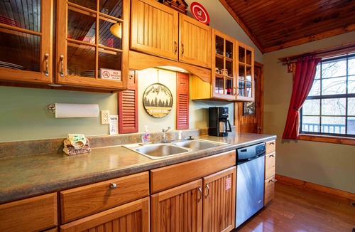 Sevierville Cabin | Red Leaf Lodge nPeaceful Cabin for 6 with Hot Tub & Flat 35'x 20' Parking Pad