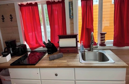 Sarasota Apartment | Red Lifeguard Stand - pet freindly