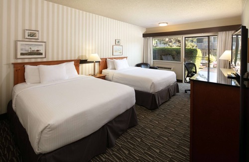 West Bellevue Hotel | Red Lion Hotel Bellevue