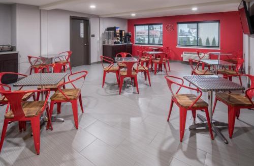 Northwest Everett Hotel | Red Lion Inn and Suites Everett