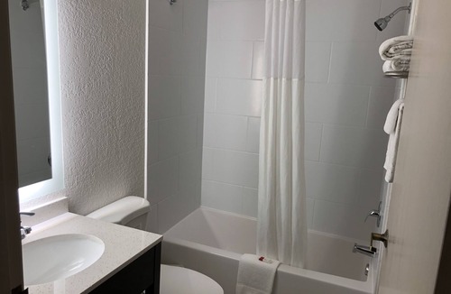 Elk Grove Village Hotel | Red Lion Inn & Suites Elk Grove Village