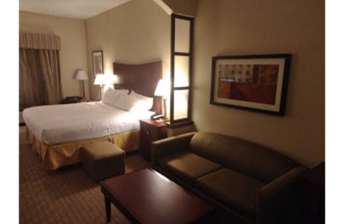 Salmon Creek Apartment | Red Lion Inn - Suites 2