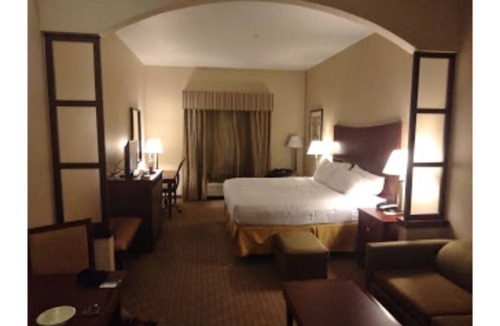 Salmon Creek Apartment | Red Lion Inn - Suites 2