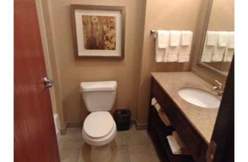 Salmon Creek Apartment | Red Lion Inn - Suites 2