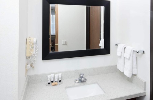 North Auburn Hotel | Red Lion Inn & Suites Auburn