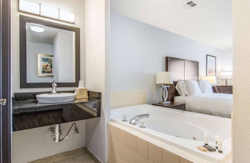 Des Moines Hotel | Red Lion Inn & Suites Des Moines