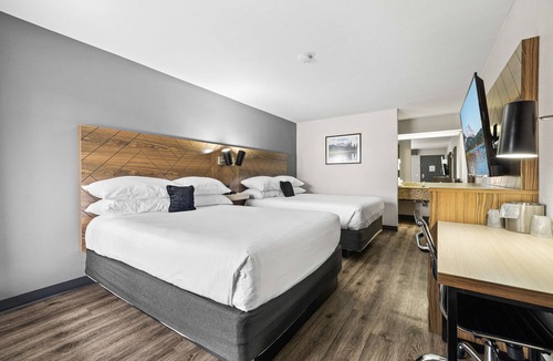 Orchard District Hotel | Red Lion Inn & Suites Deschutes River Bend