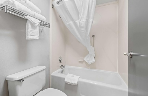 Orchard District Hotel | Red Lion Inn & Suites Deschutes River Bend