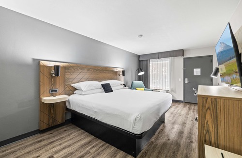 Orchard District Hotel | Red Lion Inn & Suites Deschutes River Bend