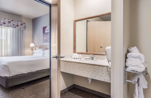 Palm Valley Hotel | Red Lion Inn & Suites Goodyear Phoenix