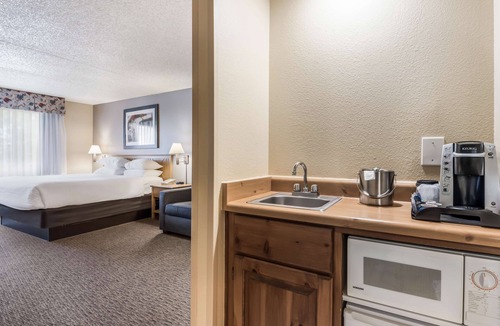 Palm Valley Hotel | Red Lion Inn & Suites Goodyear Phoenix