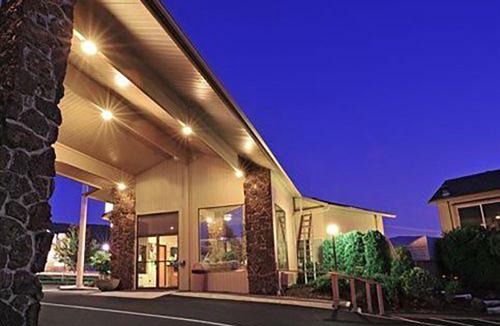 Grants Pass Hotel | Red Lion Inn & Suites Grants Pass