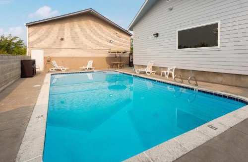 Grants Pass Hotel | Red Lion Inn & Suites Grants Pass