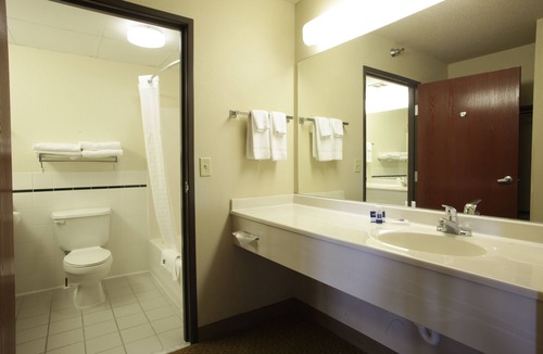 Grimes Hotel | Red Lion Inn & Suites Grimes