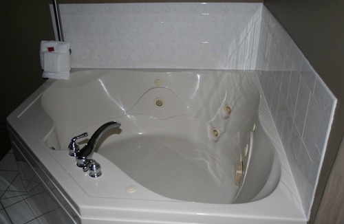 Grimes Hotel | Red Lion Inn & Suites Grimes