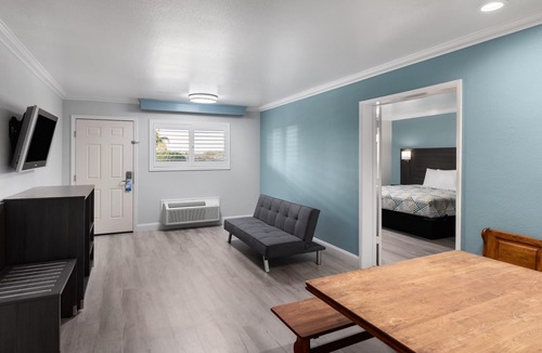 Lemoore Hotel | Red Lion Inn & Suites Lemoore