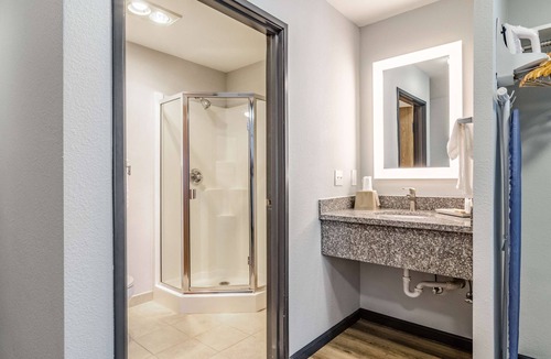 Des Moines Hotel | Red Lion Inn & Suites Des Moines