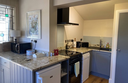 Chelmondiston Apartment | Red lion little barn