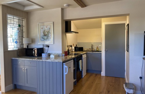 Chelmondiston Apartment | Red lion little barn