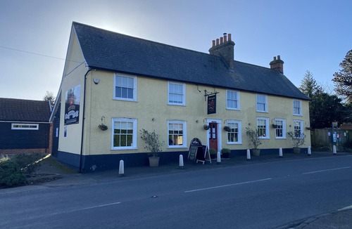 Chelmondiston Apartment | Red lion little barn