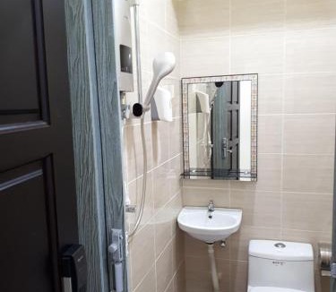 Mukim 9 Hotel | Red Motel