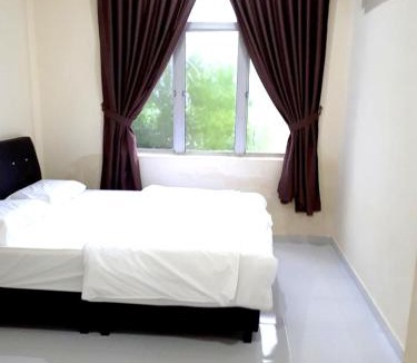 Mukim 9 Hotel | Red Motel