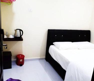 Mukim 9 Hotel | Red Motel