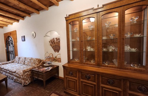 Corrales Bed & Breakfast | Red Mountain Manor Vineyard and Guesthouse