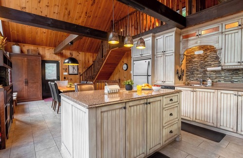 Saint-Alexis-des-Monts Ski Chalet | Red Pines Lodge | 4-Season Spa | BBQ | Riverfront | 4 Kayaks | Mauricie