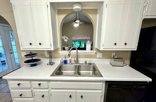 Lubbock House | Red Raider House + Hot Tub + Game Room + 4BR Sleeps 18 + Central LBK