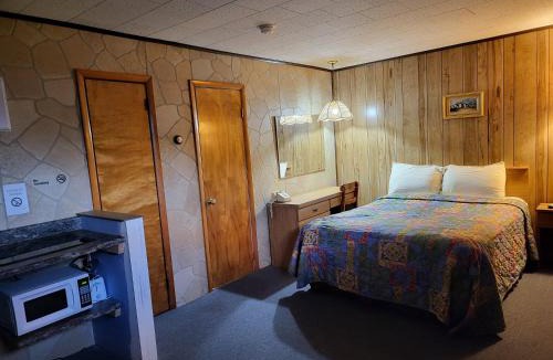 Catskill Hotel | Red Ranch Inn