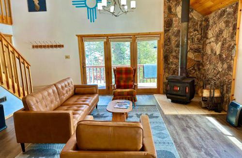 Taos Ski Valley House | Red River Aspen Retreat
