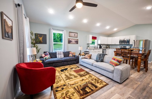Clay City House | Red RIver Gorge, Hollerwood, High Speed Wi-Fi, KY Dragway